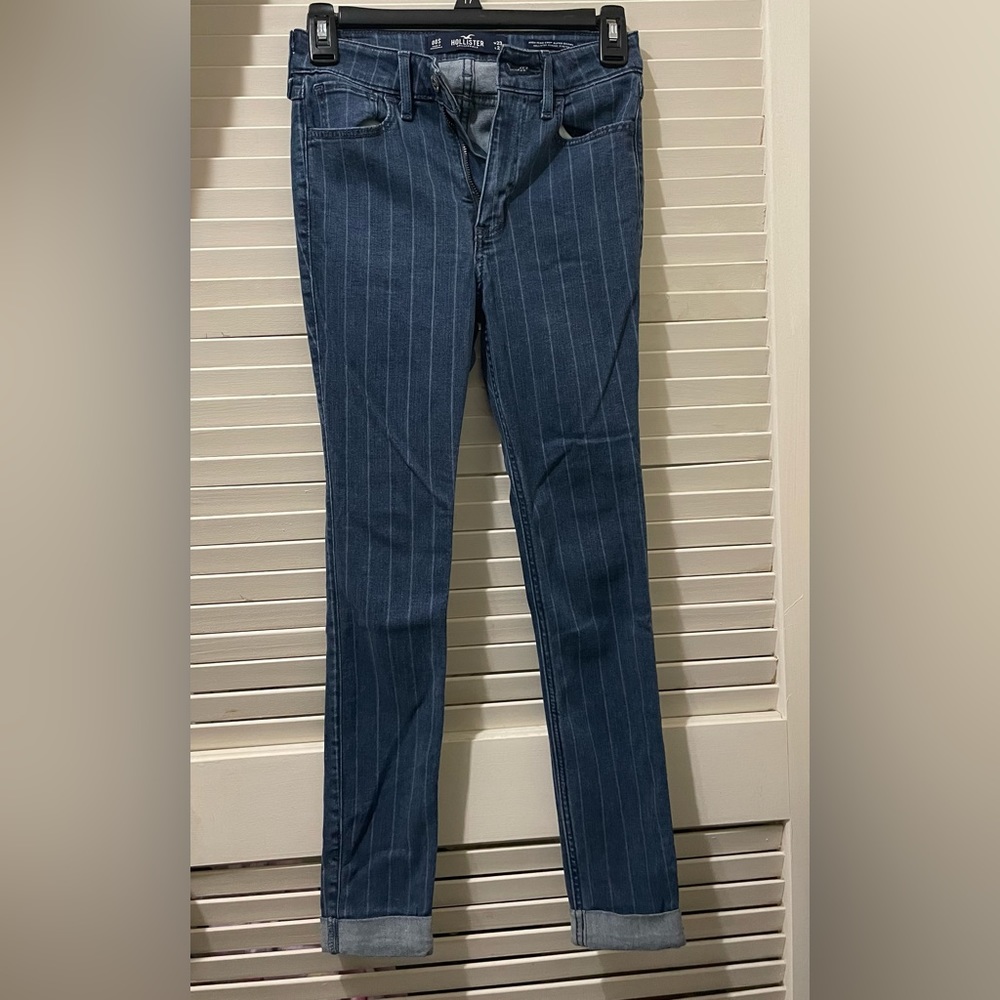 Hollister High Rise Crop Supper Skinny 23W 24L || Waist 12 1/2” EUC